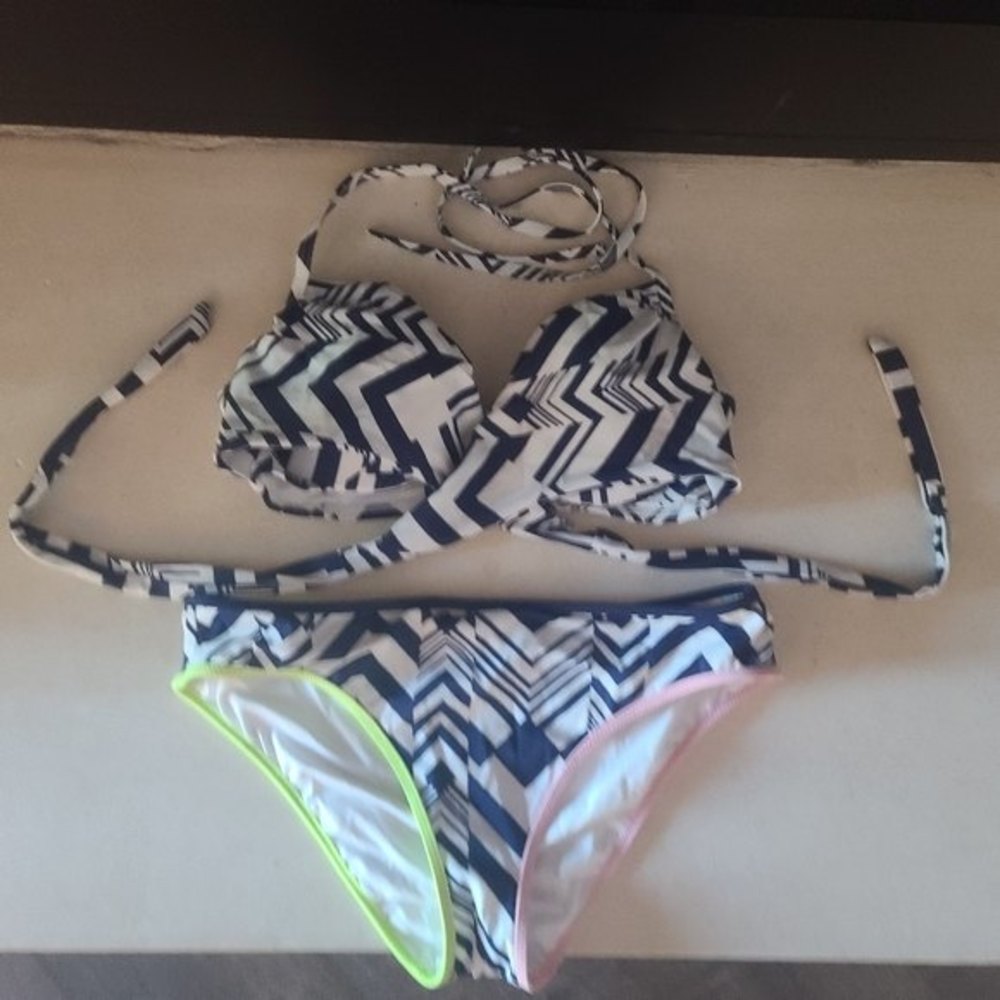 Victoria's Secret Matching Swim- 32D/Medium